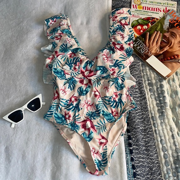 cabana de sole Other - Cabana Del Sole Ruffled Floral-Print One-Piece Bathing Suit- small